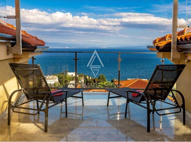 OPATIJA – Prostrana kuća s tri stana, bazenom i panoramskim pogledom na more — fotografija 4