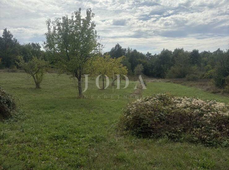 Labin, okolica, kombinacija građevinskog i poljoprivrednog zemljišta — fotografija 2