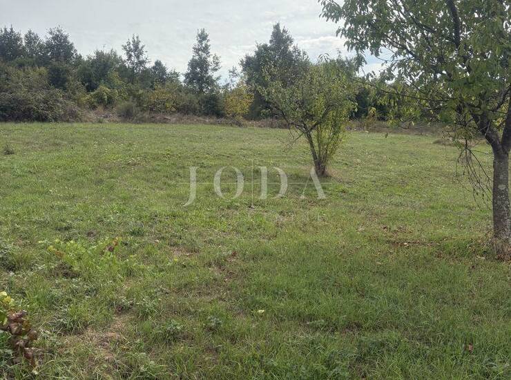 Labin, okolica, kombinacija građevinskog i poljoprivrednog zemljišta — fotografija 4