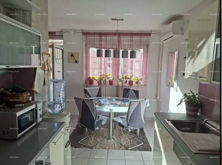 Na prodaju je renoviran i kompletno opremljen stan površine 72 m², smješ... — fotografija 2