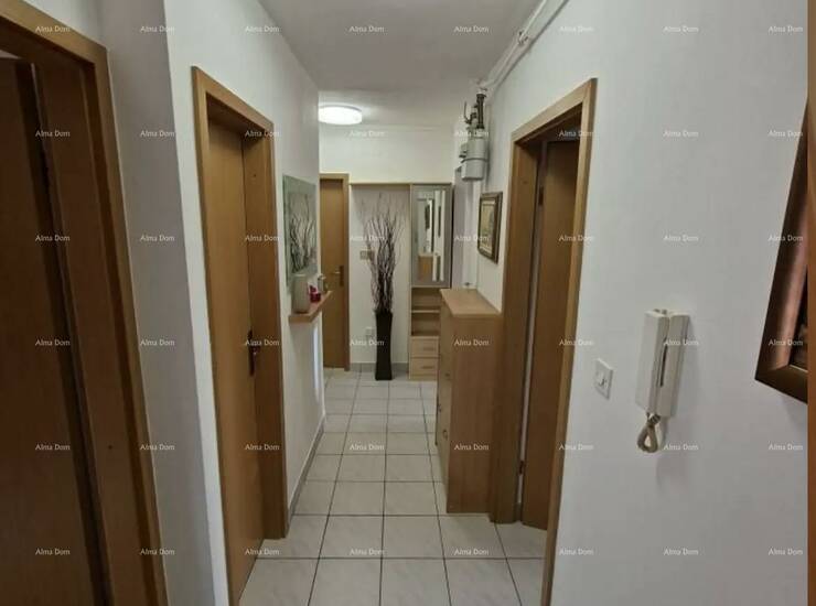 Na prodaju je renoviran i kompletno opremljen stan površine 72 m², smješ... — fotografija 10