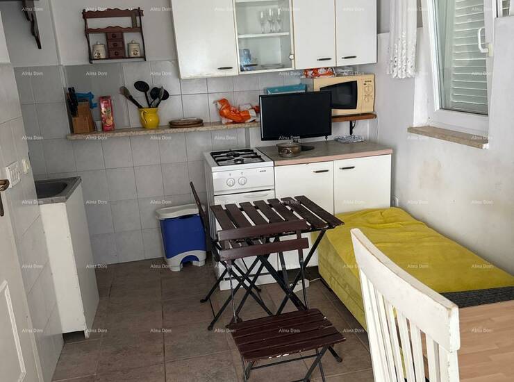 U prodaji je simpatična mala kućica na 2 etaže u centru Premanture, udal... — fotografija 2