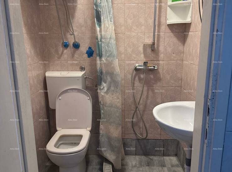 U prodaji je simpatična mala kućica na 2 etaže u centru Premanture, udal... — fotografija 4