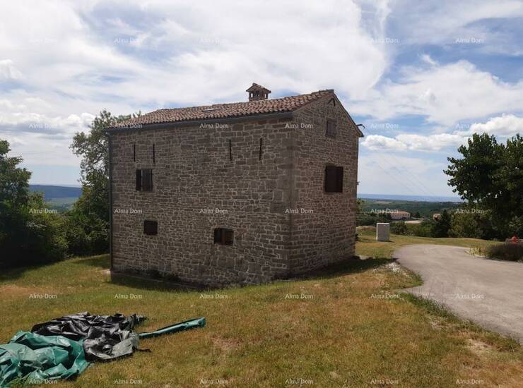 U srcu sjeverozapadne Istre prodaje se šarmantna kamena kuća restaurirana... — fotografija 2