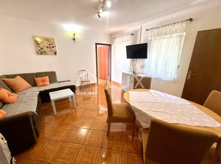 CRIKVENICA – 2S+DB, TERASA, PARKIRNO MJESTO I VLASTITI ULAZ