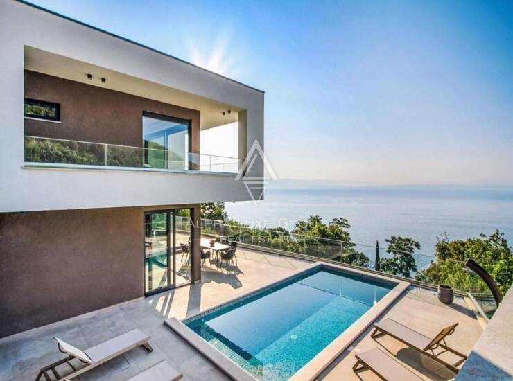 OPATIJA OKOLICA, MODERNA VILA 235m2 S BAZENOM I POGLEDOM