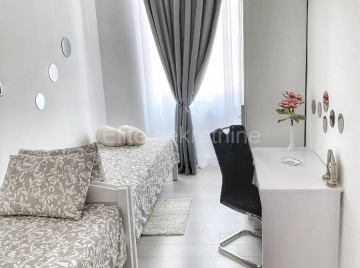 RIJEKA, CENTAR! Novouređeni prostrani stan 106 m² s 3 spavaće sobe — fotografija 2