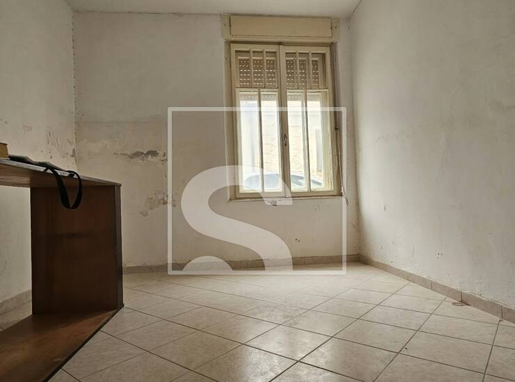 Stan centar, 54m2, 2 spavaće sobe, dvorište — fotografija 4