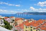 Crikvenica, kuća sa dva stana i garažom