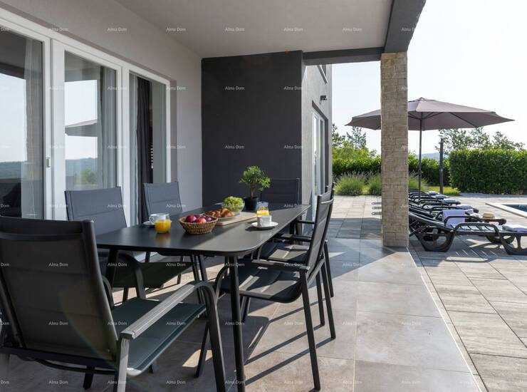 Prodaje se prekrasna villa s vanjskim bazenom, smještena u mirnom okružen... — fotografija 5