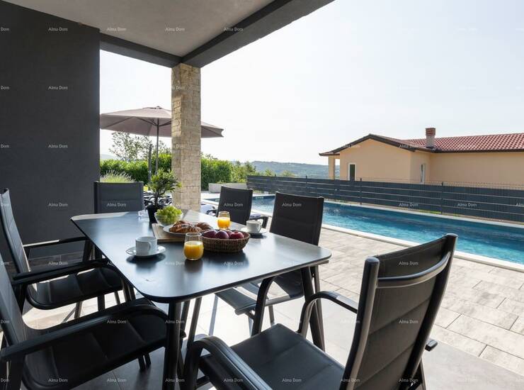 Prodaje se prekrasna villa s vanjskim bazenom, smještena u mirnom okružen... — fotografija 6