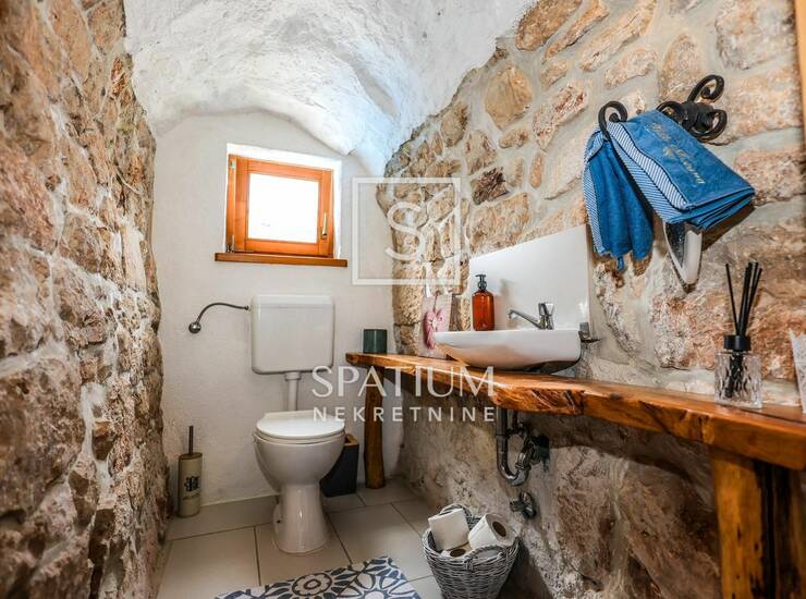 GRIŽANE, CRIKVENICA, AUTOHTONA KAMENA KUĆA S BAZENOM — fotografija 4
