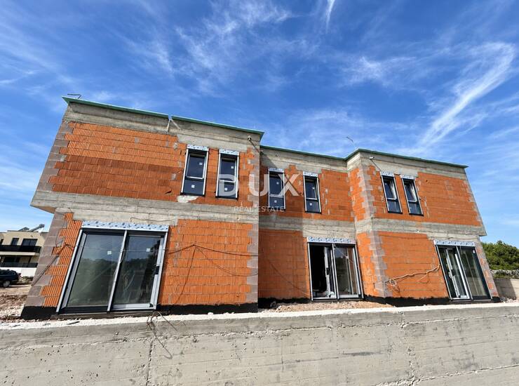 Srima, 3-soban dvoetažni stan, 90,77 m², 600 m od mora — fotografija 2