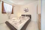 OTOK KRK, NJIVICE! Luksuzni dvoetažni apartman 150 m² 1. red do mora