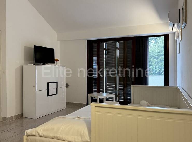 OTOK KRK, NJIVICE! Luksuzni dvoetažni apartman 150 m² 1. red do mora — fotografija 5