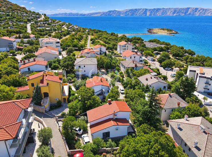 Klenovica Kuća s prostranom okućnicom i blizinom mora