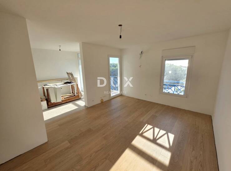 Stoja, 77m2, trosoban, loggia, pogled na more