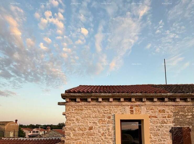 Na prodaju potpuno renovirana istarska kamena kuća u nizu, smještena na m... — fotografija 2