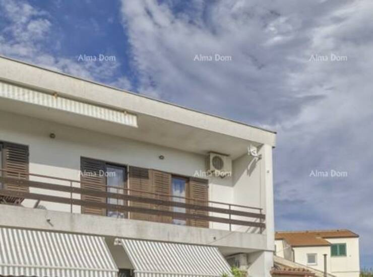 Novo u ponudi.
Kuća se sastoji od dva stana, svaki 90 m2 i zasebnog apartm... — fotografija 2