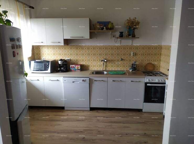 Novo u ponudi.
Kuća se sastoji od dva stana, svaki 90 m2 i zasebnog apartm... — fotografija 4