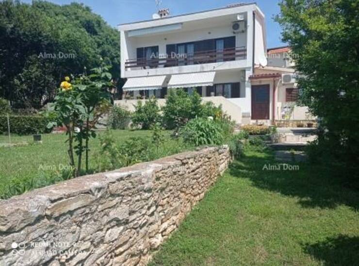 Novo u ponudi.
Kuća se sastoji od dva stana, svaki 90 m2 i zasebnog apartm... — fotografija 5