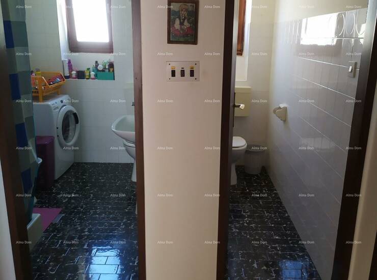 Novo u ponudi.
Kuća se sastoji od dva stana, svaki 90 m2 i zasebnog apartm... — fotografija 9