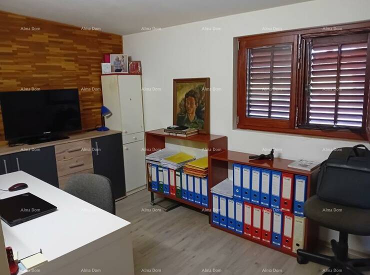 Prodaje se renovirana kuća površine 76 m², smještena na mirnoj i privat... — fotografija 3