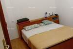Prodaje se renovirana kuća površine 76 m², smještena na mirnoj i privat... — fotografija 4