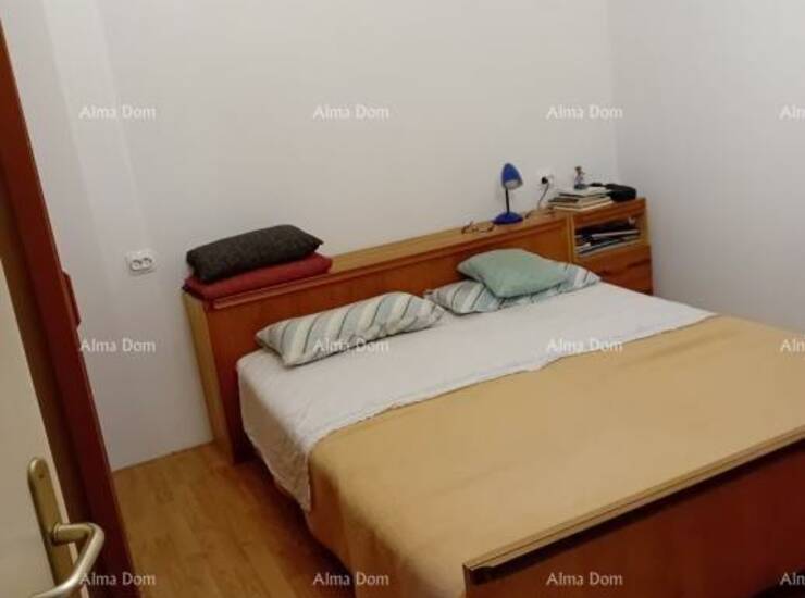 Prodaje se renovirana kuća površine 76 m², smještena na mirnoj i privat... — fotografija 4