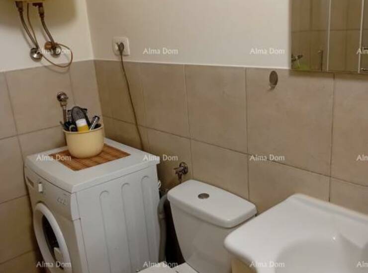 Prodaje se renovirana kuća površine 76 m², smještena na mirnoj i privat... — fotografija 5