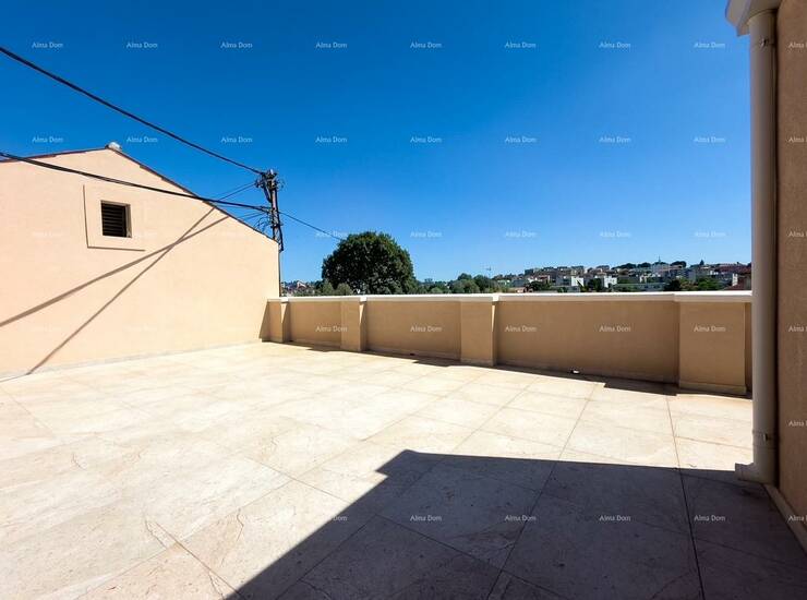 Prodaje se stan  površine 150 m², smješten u mirnom dijelu Šijane u Pul...