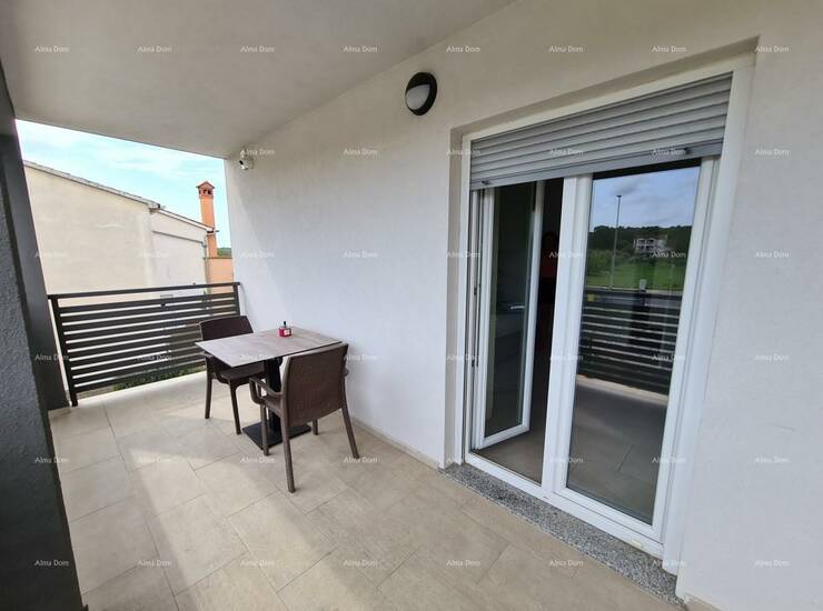 Pula! Kuća s bazenom!
U ponudi se nalazi velika kuća od cca 400 m2 stambe...