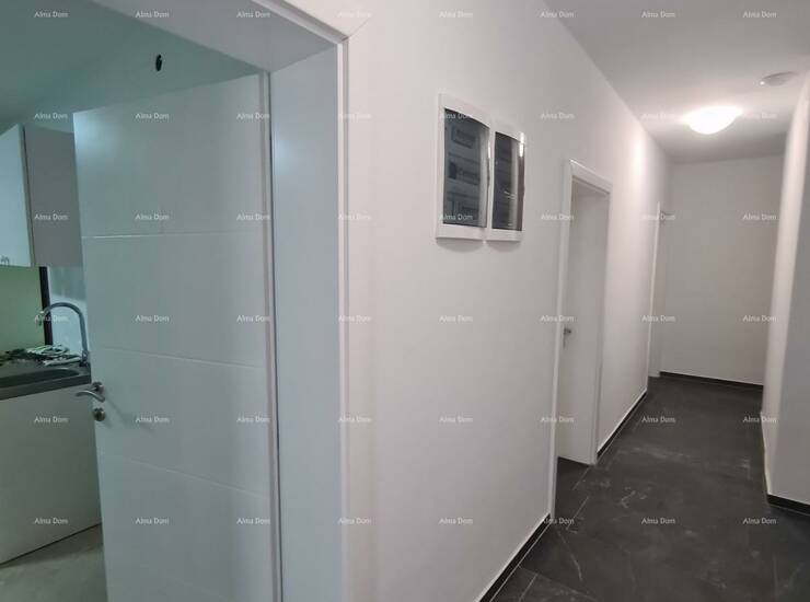 Pula! Kuća s bazenom!
U ponudi se nalazi velika kuća od cca 400 m2 stambe... — fotografija 3