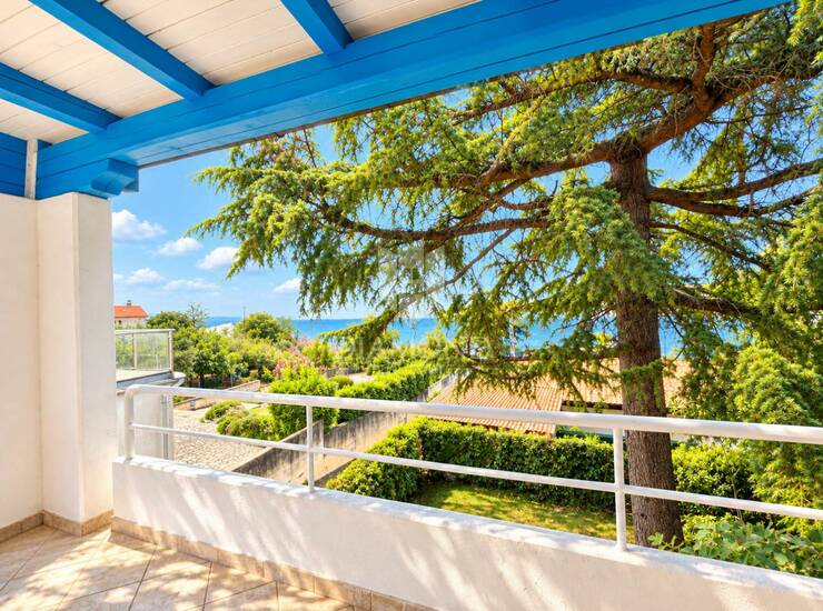 Umag, okolica, stan s pogledom na more 30 koraka od plaže!  — fotografija 5