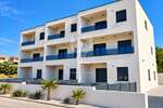 VODICE, NOVOGRADNJA, PREDIVAN DVOETAŽNI STAN S VRTOM — fotografija 2