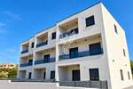 VODICE, NOVOGRADNJA, PREDIVAN DVOETAŽNI STAN S VRTOM — fotografija 3