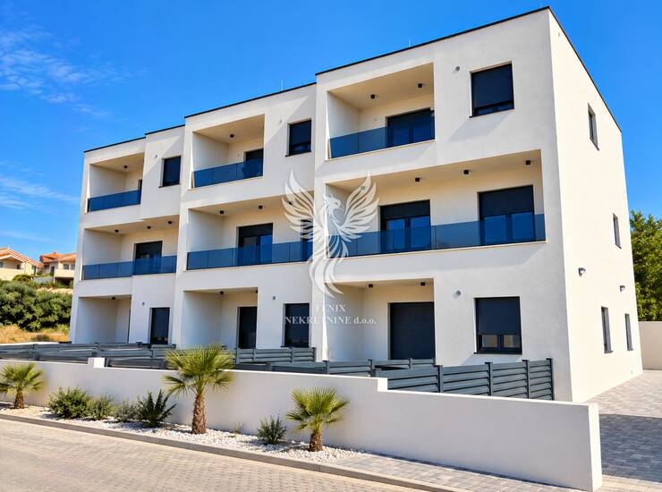VODICE, NOVOGRADNJA, PREDIVAN 3S+DB STAN S VRTOM — fotografija 2