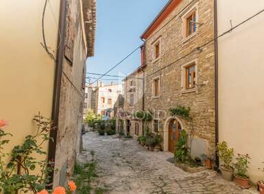 Kuća, Buje 300m² - 515.000 € | SveHrNekretnine