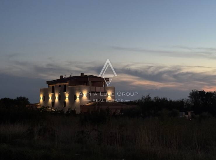Istra, Pula: Elegantna luksuzna vila s pogledom na more i bazenom sa slanom vod — fotografija 3
