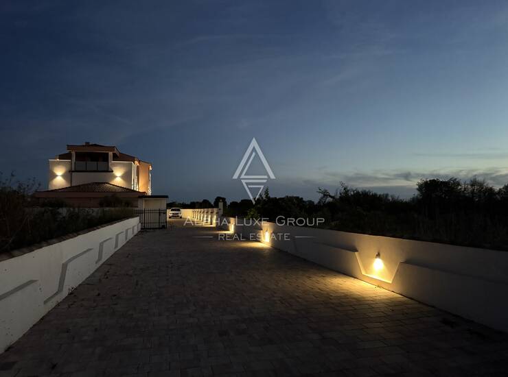 Istra, Pula: Elegantna luksuzna vila s pogledom na more i bazenom sa slanom vod — fotografija 5