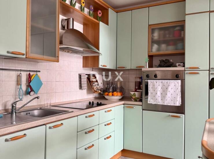 Biograd na Moru, Centar, trosobni stan, 79 m² — fotografija 3