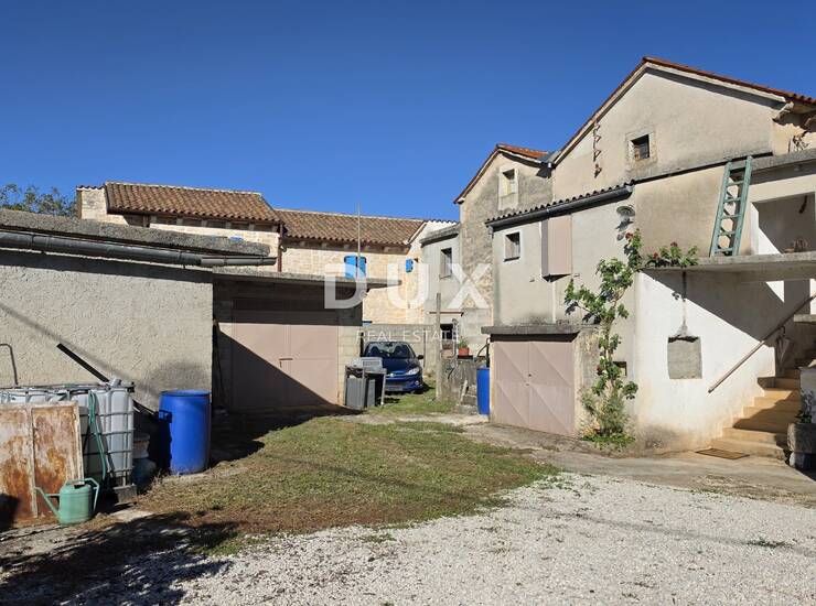 Višnjan, kamena kuća 233 m², novi krov — fotografija 2