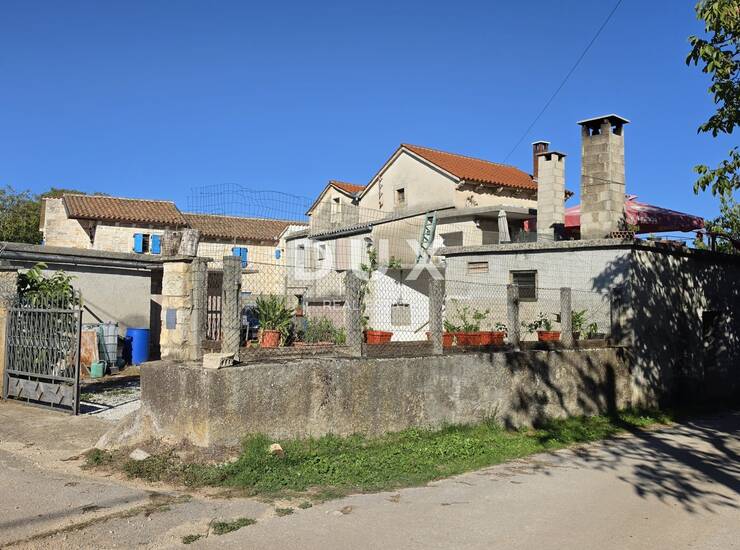 Višnjan, kamena kuća 233 m², novi krov — fotografija 3