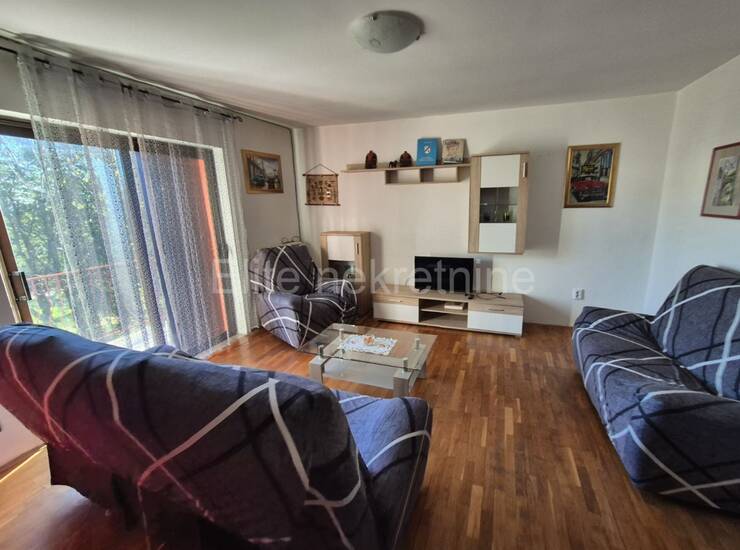MARČELJI! Prostran stan 3S+DB 155 m² s velikim balkonom i parkingom