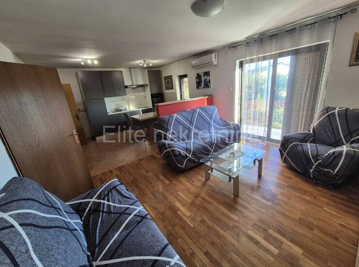 MARČELJI! Prostran stan 3S+DB 155 m² s velikim balkonom i parkingom — fotografija 3