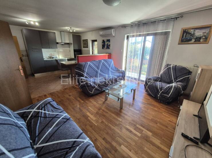 MARČELJI! Prostran stan 3S+DB 155 m² s velikim balkonom i parkingom — fotografija 4
