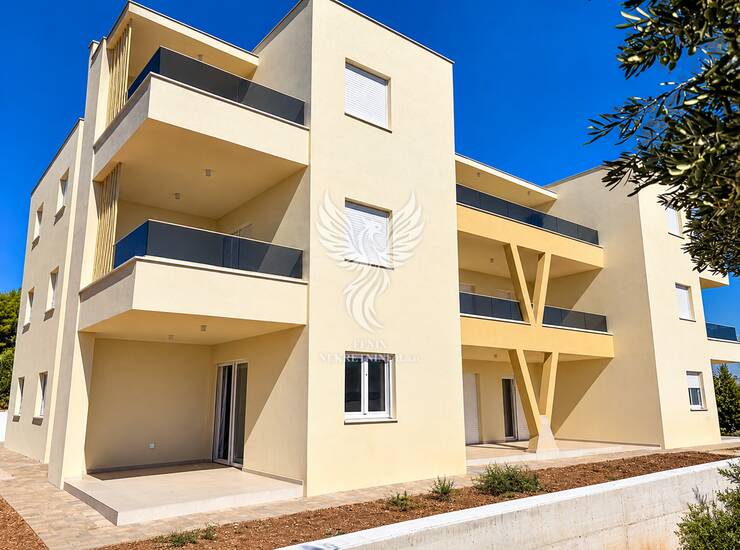 VODICE, NOVOGRADNJA, ODLIČAN 2S+DB S VRTOM