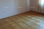 Na prodaju je prostrana obiteljska kuća površine 200 m², smještena na m... — fotografija 10