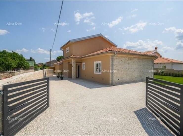 Na prodaju je luksuzna, potpuno namještena vila s bazenom i pogledom na mo...