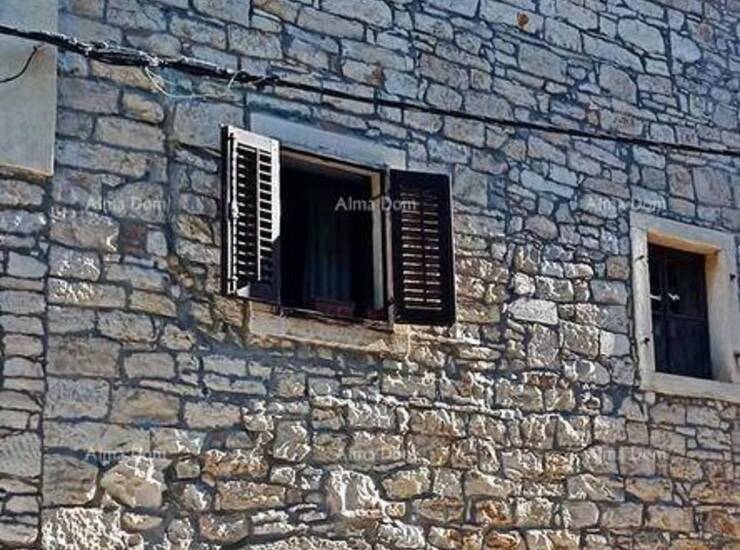 Prodaja stana u Novigradu!

Stan se nalazi u centru stare jezgre grada, smj...